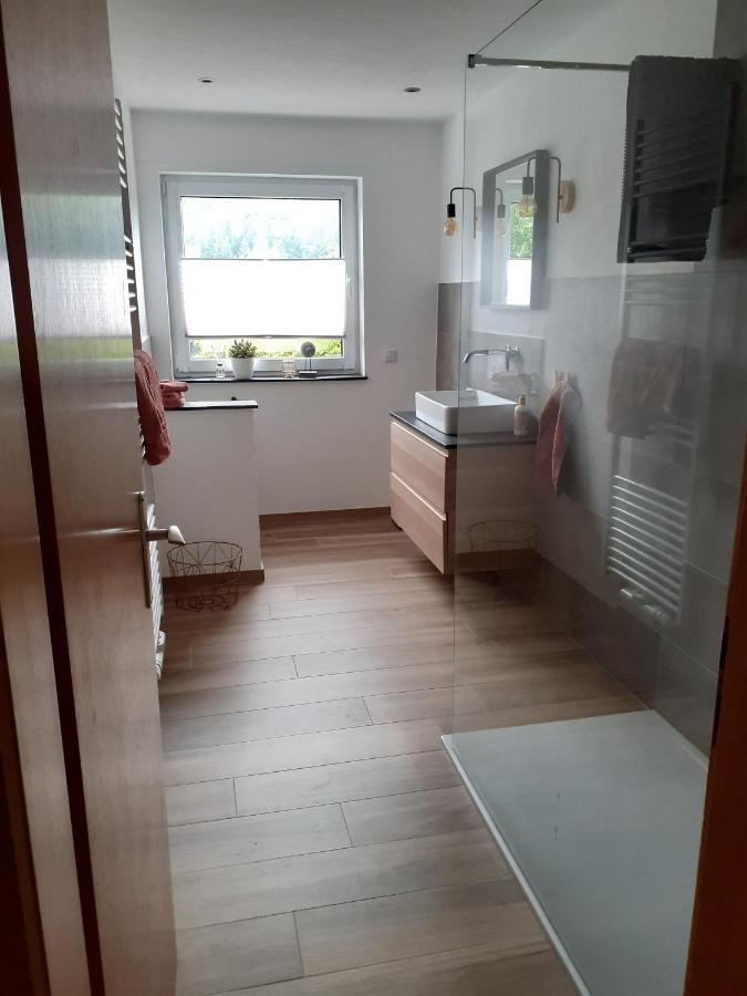 Moderne Familienfreundliche Wohnung Am Waldrand Von Pruem Mit Terrasse Exterior photo