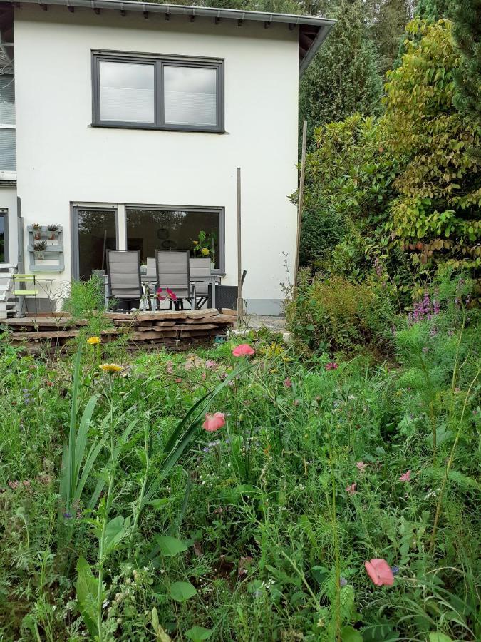 Moderne Familienfreundliche Wohnung Am Waldrand Von Pruem Mit Terrasse Exterior photo