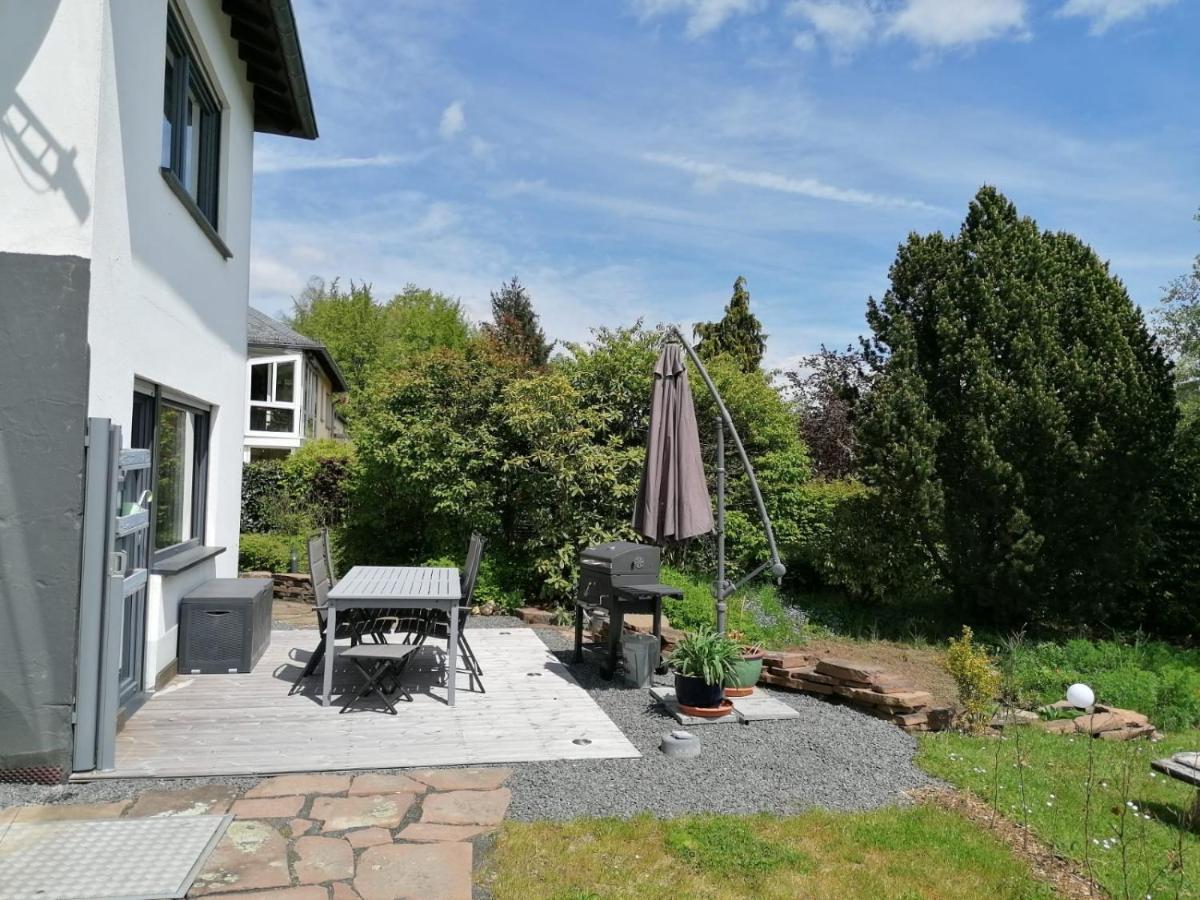 Moderne Familienfreundliche Wohnung Am Waldrand Von Pruem Mit Terrasse Exterior photo